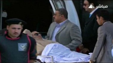 Moubarak refuse en pleurant d'entrer dans la prison
