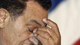 أطباء وقانونيون يشككون في مرض مبارك