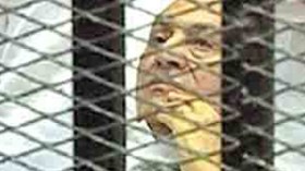 قرار بمنع البث التلفزيوني لمحاكمة مبارك وغضب في الشارع المصري