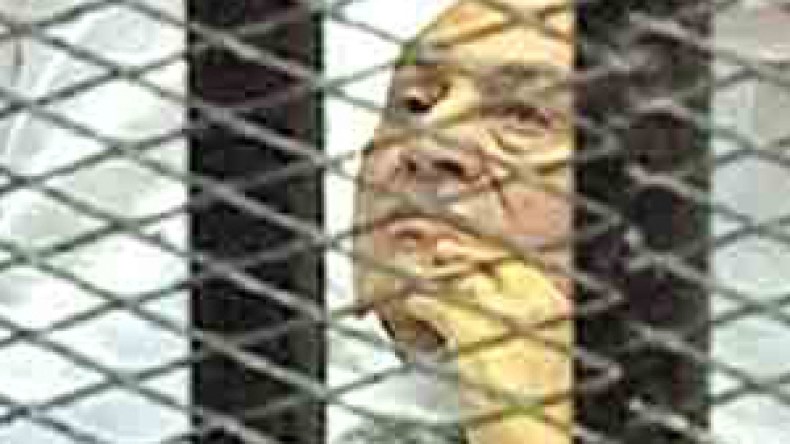 قرار بمنع البث التلفزيوني لمحاكمة مبارك وغضب في الشارع المصري