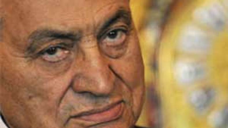مصادر رسمية تنفي تقارير عن وفاة مبارك