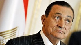 مصر: بدء محاكمة مبارك ونجليه