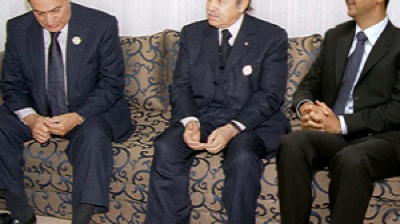 لهذه الأسباب فشلت وساطات دمشق ، طرابلس والخرطوم بين الجزائر ومصر