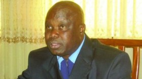 الشارع الكروي البنيني “يجلد” رئيس اتحاد الكرة المحلي ويطالب برحيله