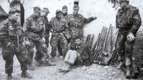 عندما رقصت باريس على وهم مجد كاذب