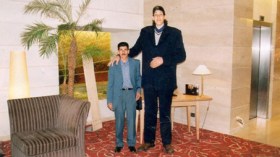 هكذا عاش ومات ثاني أطول رجل في العالم..