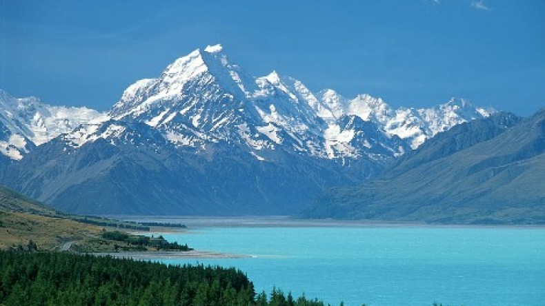 جبل أوراكي كوك في نيوزيلندا يفقد 30 متراً من ارتفاعه