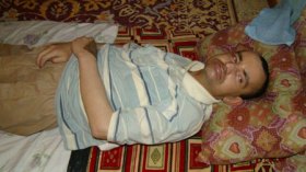 يرقد‭ ‬في‭ ‬غيبوبة‭ ‬منذ‭ ‬خمس‭ ‬سنوات‭ ‬بعدما‭ ‬أصابه‭ ‬مرض‭ ‬حيّر‭ ‬الأطباء