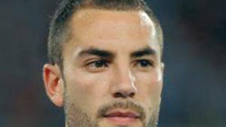 مغني يصاب على مستوى الفخذ