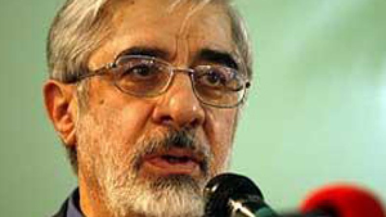 موسوي يدعو إلى التظاهر سلميا الخميس