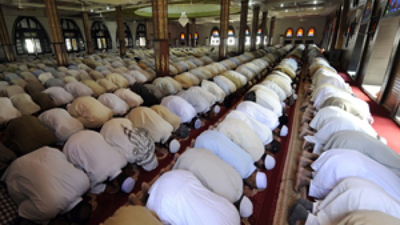 تقرير أمريكي يهاجم الجزائر ويشبهها بإسرائيل في محاصرة الأديان!