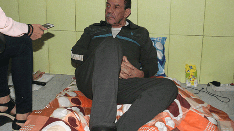 موسى تواتي يعلق إضرابه عن الطعام