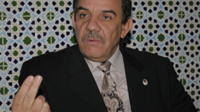 تواتي يستنجد بالنساء لتقوية صفوفه وتأمين قيادته للأفانا