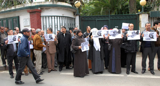 Alger : Echorouk a organisé un sit-in de solidarité avec le peuple libyen  en présence de personnalités de la presse, d’intellectuels et des politiques