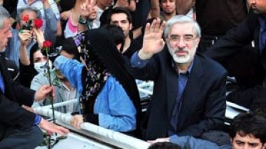 Moussavi appelle les Iraniens à descendre dans les rues