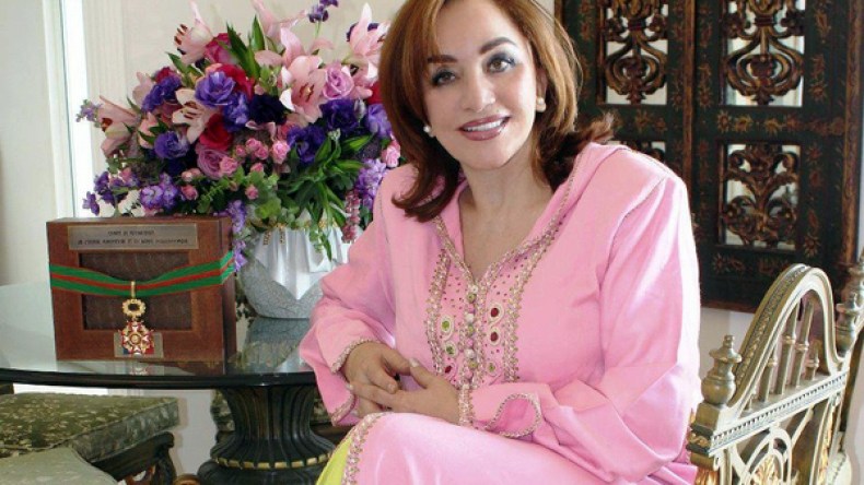 اتساع رقعة المصريين المهاجمين لأحلام مستغانمي