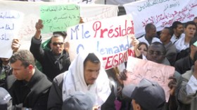 15 جريحا في مشادات بين الأمن والمتعاقدين أمام الرئاسة