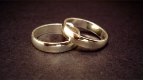 امرأة متزوجة من رجلين في وقت واحد وبعقد مشترك بباتنة