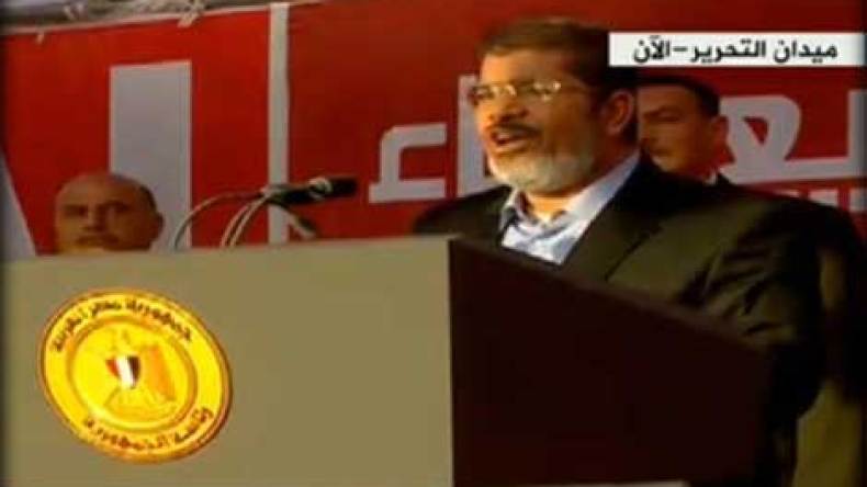 مرسي يؤدي اليمين الدستورية رمزيا في ميدان التحرير