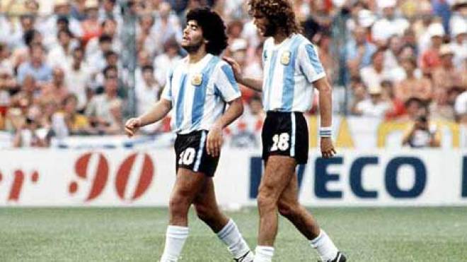 مارادونا: “الحديث عن كون ميسي أفضل منّي كلام سخيف”