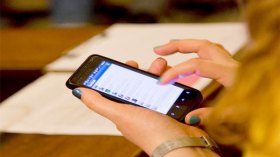 التهاني الإلكترونية أفقدت نكهة العيد وحوّلت الناس إلى كائنات افتراضية