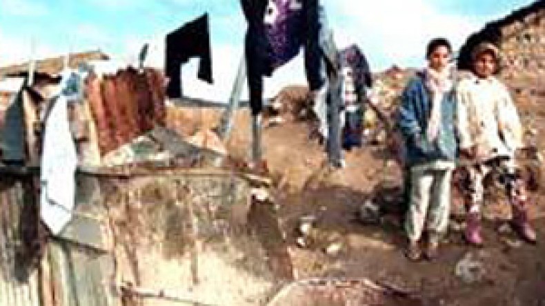 عائلات تعيش حياة السلف في الأرياف