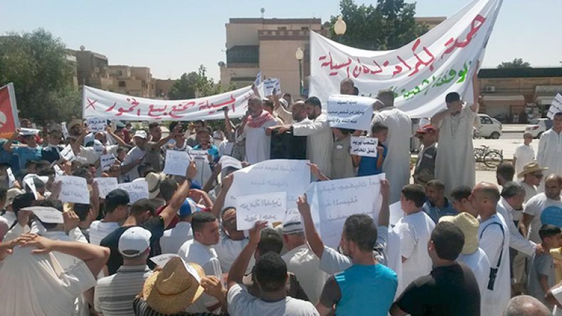 وقفة احتجاجية حاشدة للرد على دعاة تحرير بيع الخمور بالمسيلة