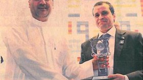 كاتب الدولة السابق بشير مصيطفى يكرم بالشارقة