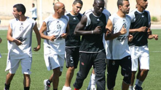 الكاب يحدد مصير مدربه اليوم