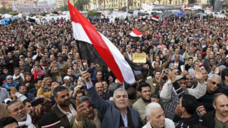 المتظاهرون‭ ‬يمنعون‭ ‬موظفي13وزارة‭ ‬من‭ ‬الدخول‭ ‬إلى‭ ‬مكاتبهم