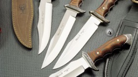 تجار الأسلحة البيضاء تحت المراقبة الأمنية