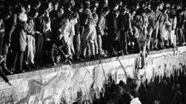 Berlin marque le 50e anniversaire de la construction du Mur