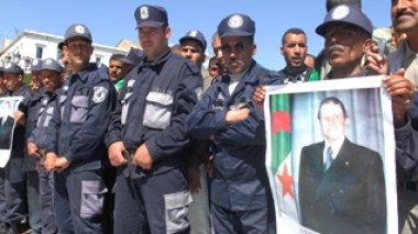 Unknown persons attack protesting municipal guards in Algeria