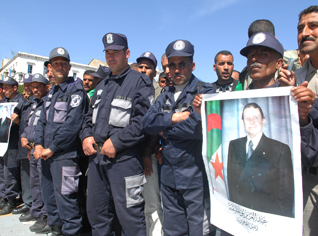 Unknown persons attack protesting municipal guards in Algeria