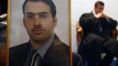 Procès de Mountadhar: Une chaussure pour le juge !