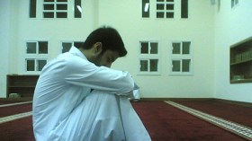 لأن صوتي جميل يقدمونني للصلاة وأخاف الرياء