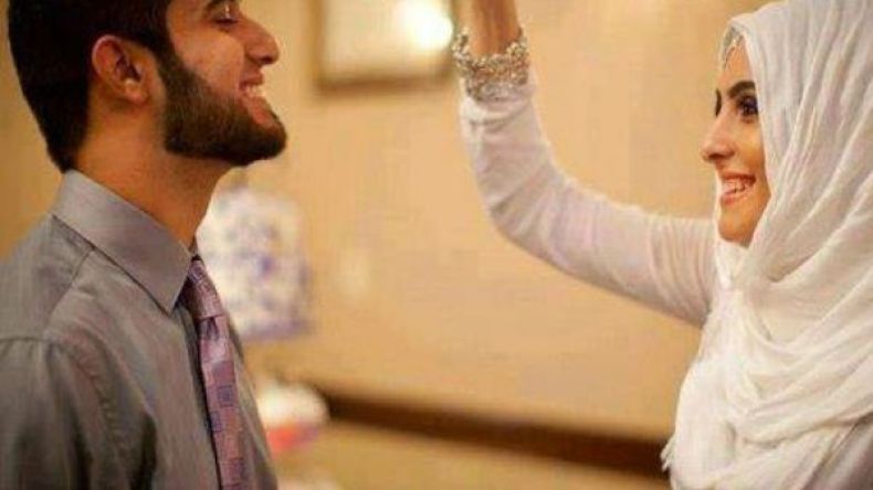 ابتسامتك في وجه زوجك سرّ جمالك