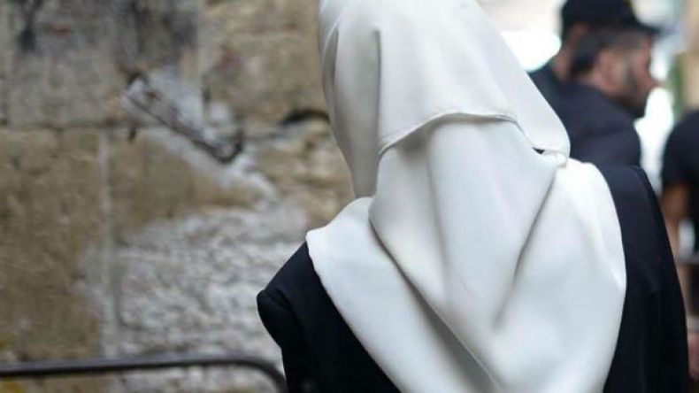 كلية عسكرية أمريكية ترفض السماح لطالبة مسلمة بارتداء الحجاب!