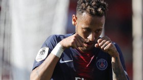 نيمار يجهش بالبكاء