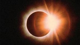 استراليا تشهد كسوفا نادرا للشمس