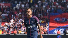 مغامرات نيمار والحذاء الطائر في قطر!