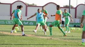 “الكاف”: “اليتيمة” تمتلك حقوق بث مباراة الجزائر ومالي فقط