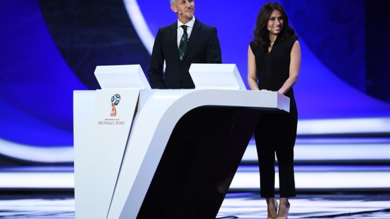 لباس مُنشّطة حفل قرعة المونديال يُثير الجدل