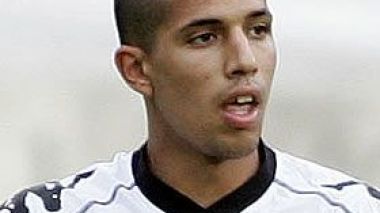 Feghouli Clinches FIFA Green Light to Join Desert Foxes