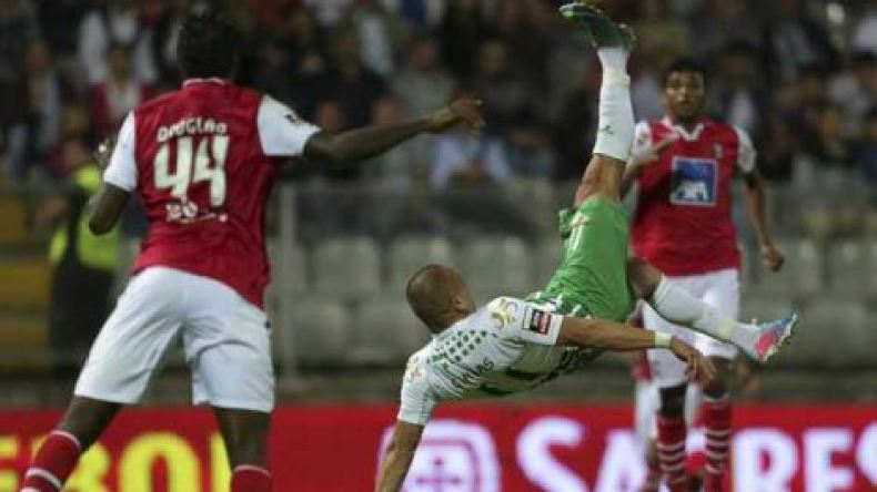 غيلاس يسجّل الهدف الـ 16 بـ “الضربة المقصية”!