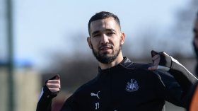 مدرب نيوكاسل يتحدّث عن مستقبل بن طالب