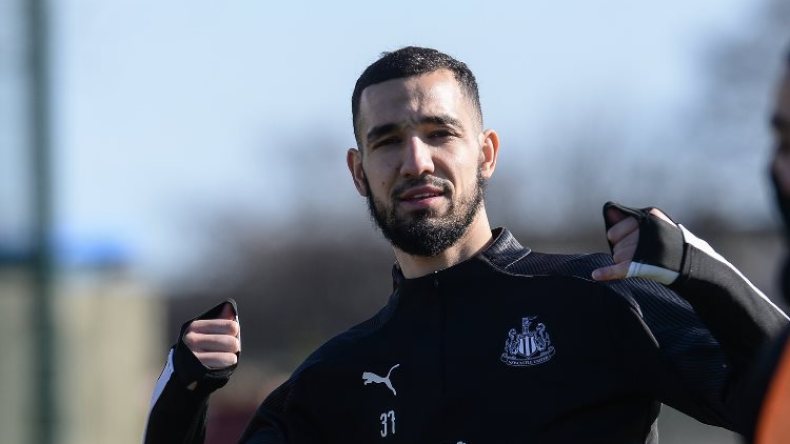 مدرب نيوكاسل يتحدّث عن مستقبل بن طالب