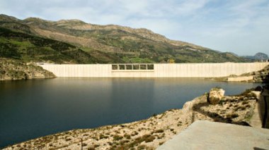 Remplissage historique du barrage de Béni Haroun