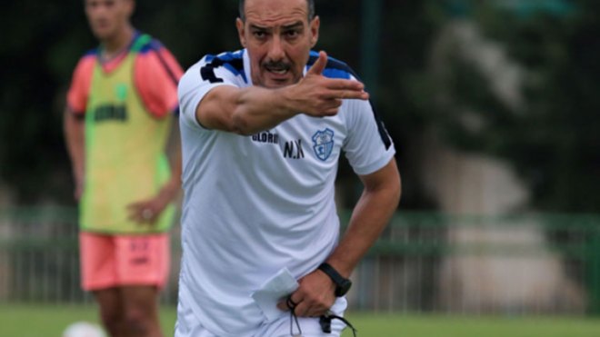 اتحاد طنجة المغربي يقيل المدرب نبيل نغيز