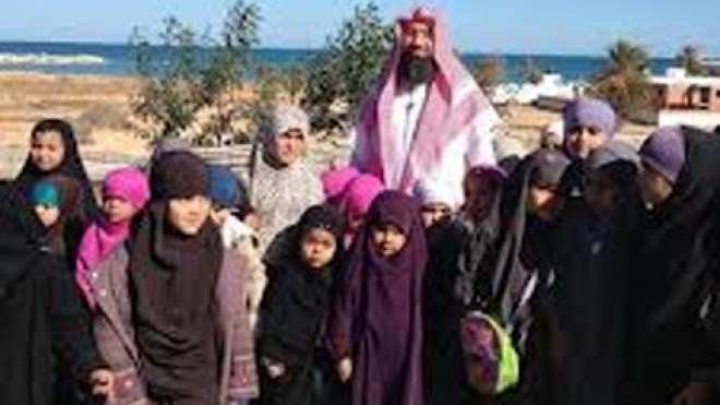 دعوة نبيل العوضي لتحجيب الصغيرات تثير فتنة في تونس